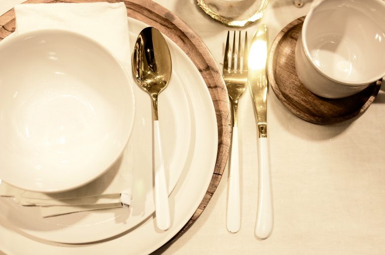 Dishware Rental Options & Pricing (Renting Dishes For a Wedding)