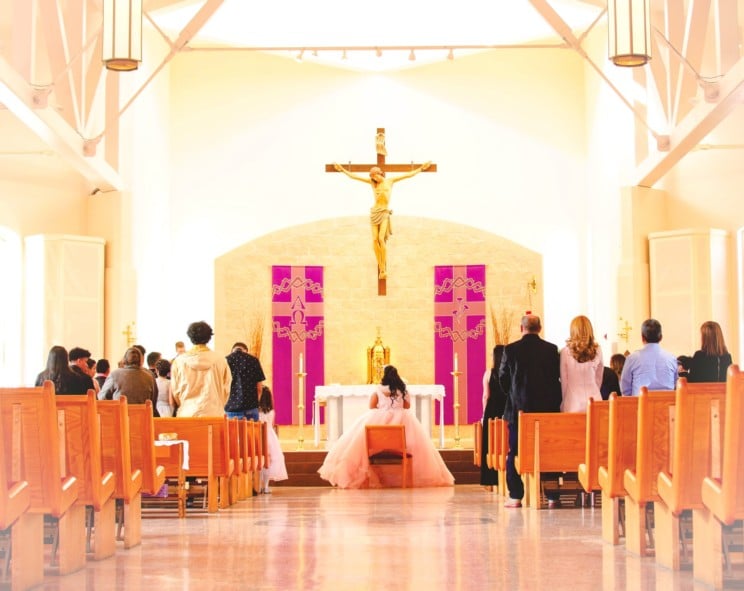 How Long Is A Catholic Wedding Mass (in 2022)?