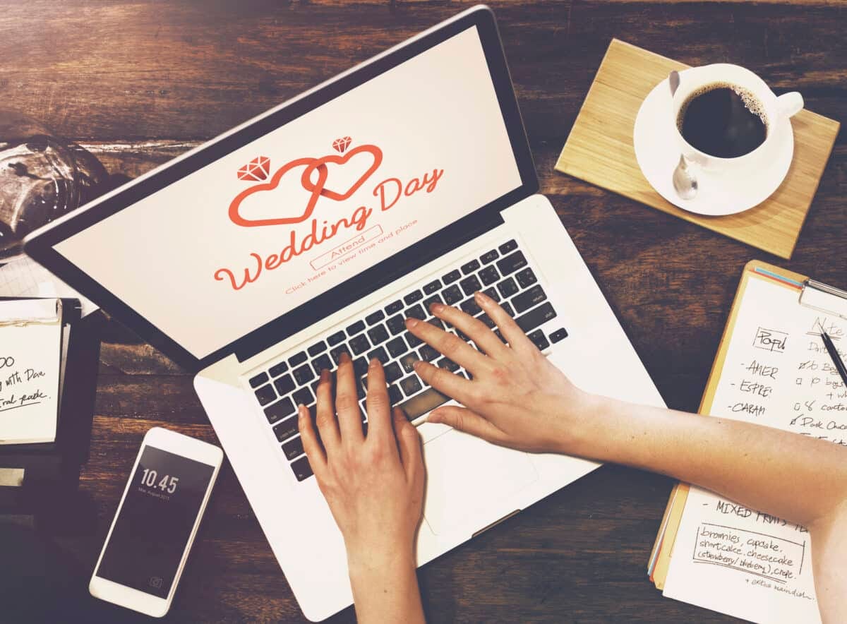 What is the etiquette for not going to a wedding?