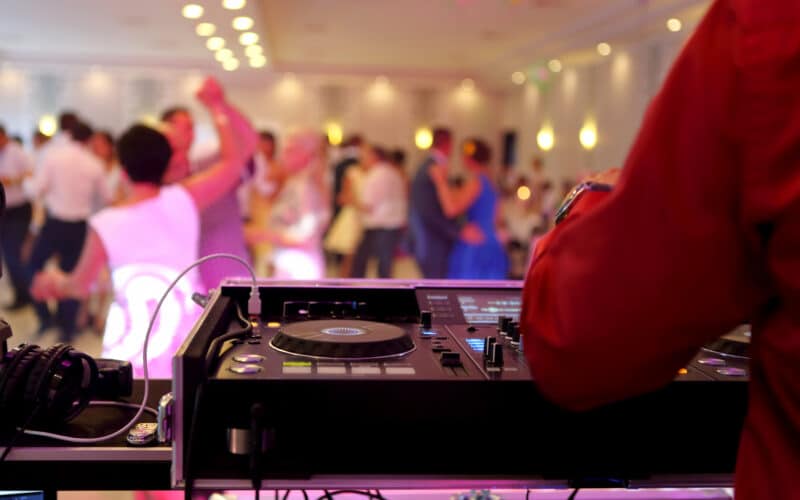 Finding the Perfect Wedding Band or Dj