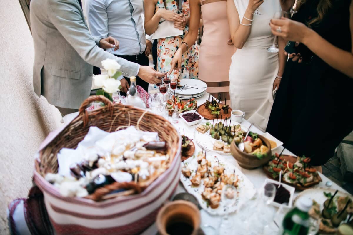 How do you deal with dietary restrictions at a wedding?