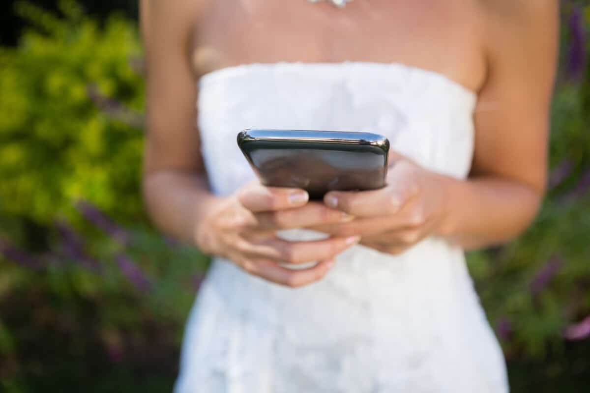 Is there an app to create a wedding timeline?
