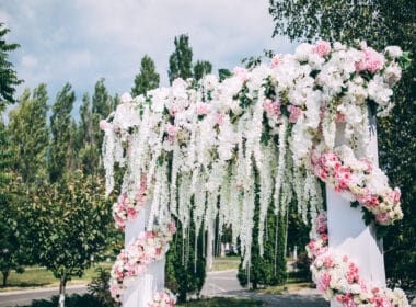 The Benefits of Renting Wedding Decorations