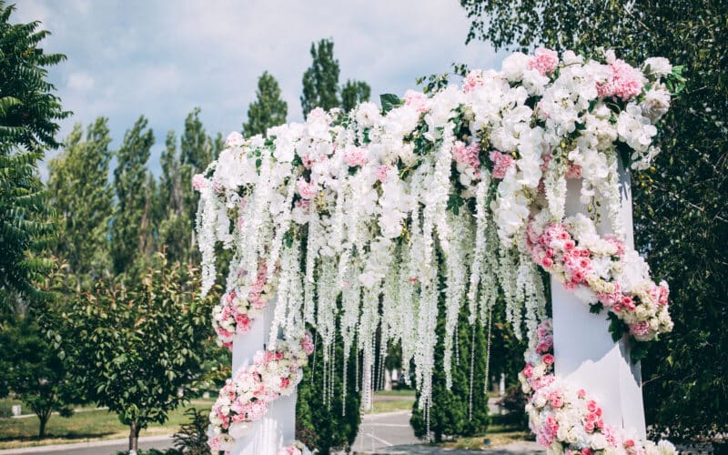 The Benefits of Renting Wedding Decorations