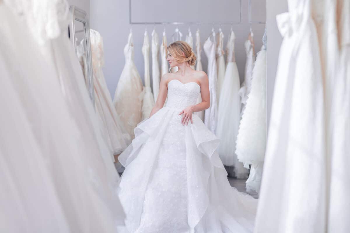 How long should you give yourself to find a wedding dress?