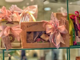 How to Choose Wedding Favors That Fit Your Theme and Style