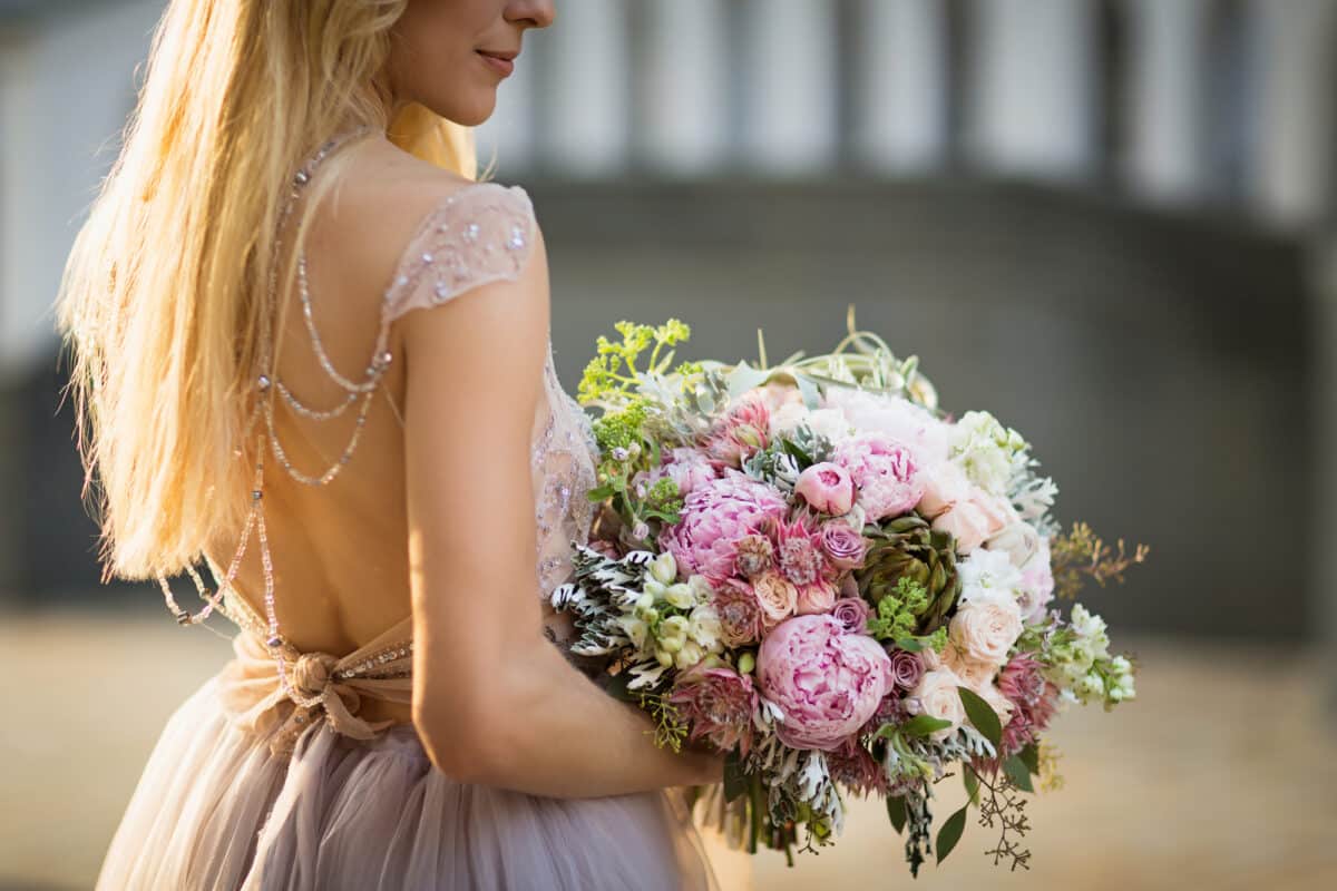 How do you interview a wedding florist?