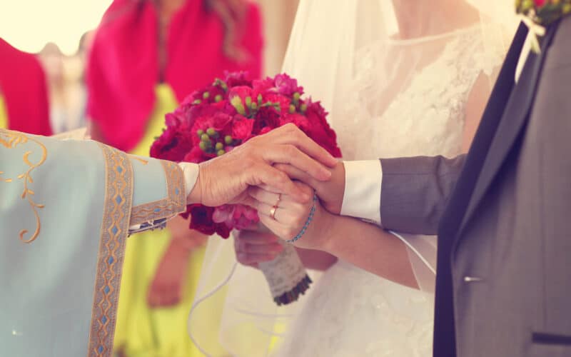 How to Choose a Wedding Officiant