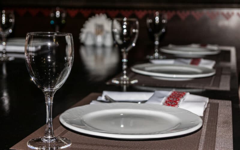 Cost of Renting Dishes, Plates, Cutlery, and Glasses For A Wedding