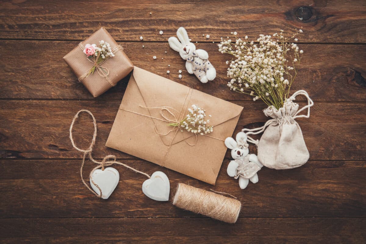 Is it cheaper to make your own invitations?