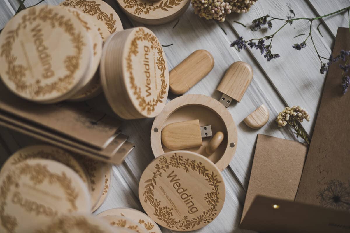 Do wedding favors have to be personalized?