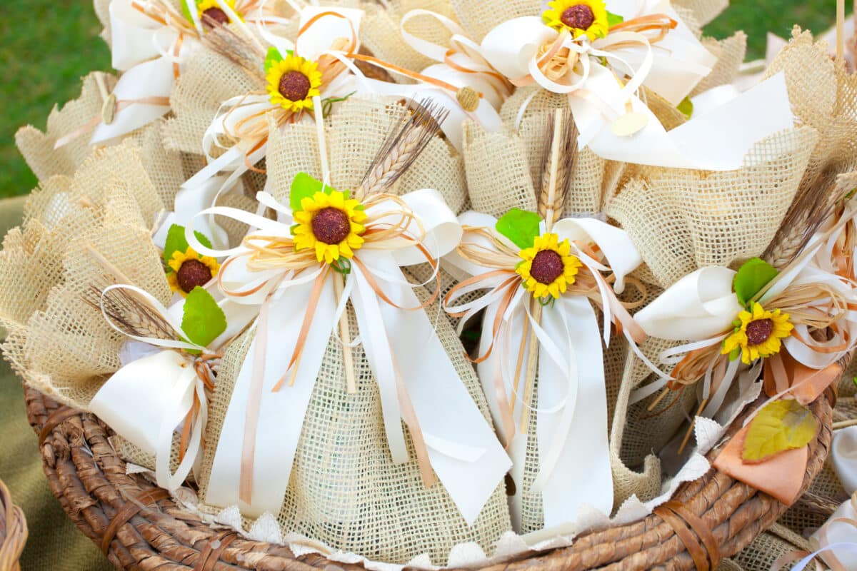 What are ideas for wedding favors?