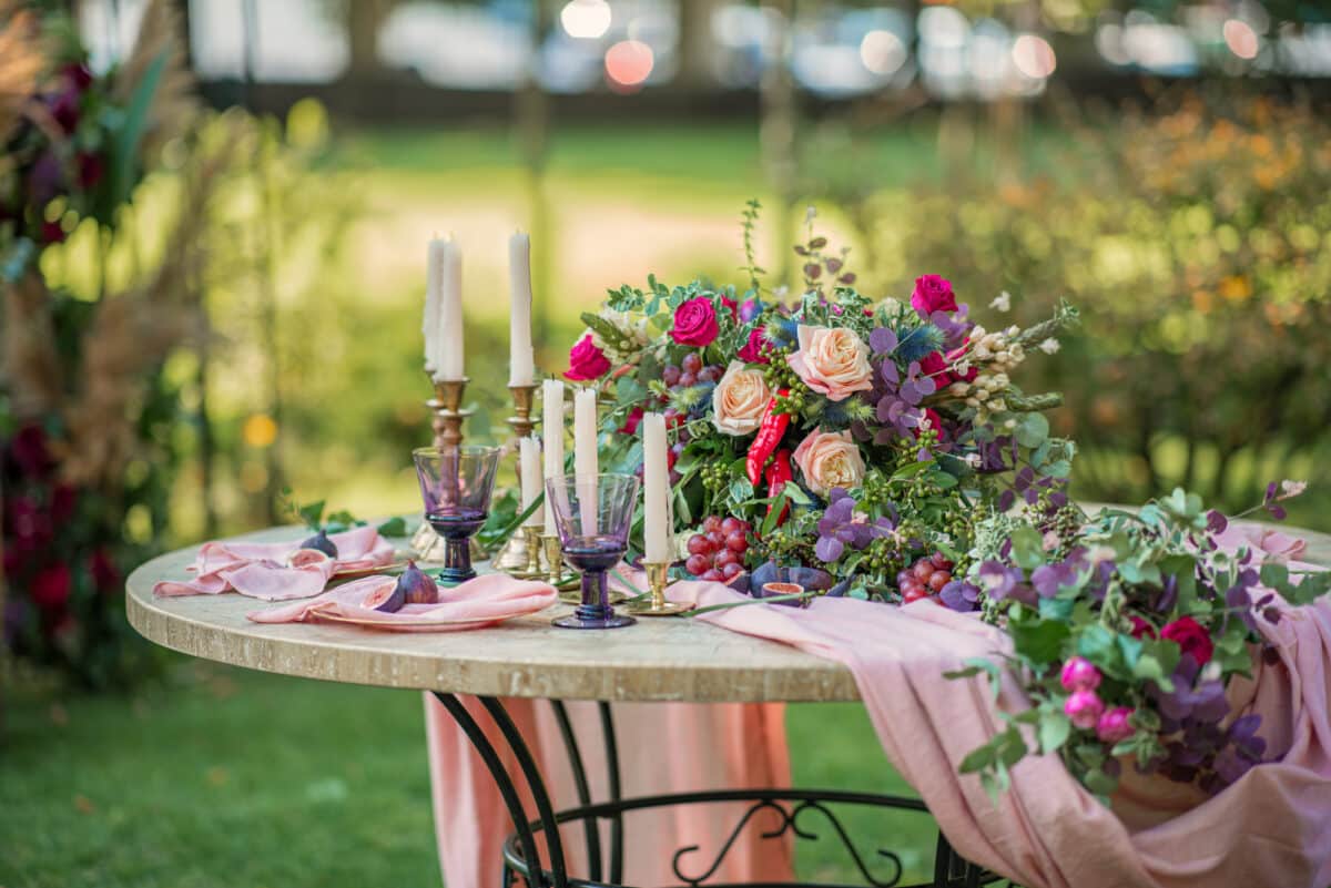 What is a realistic wedding decor budget?