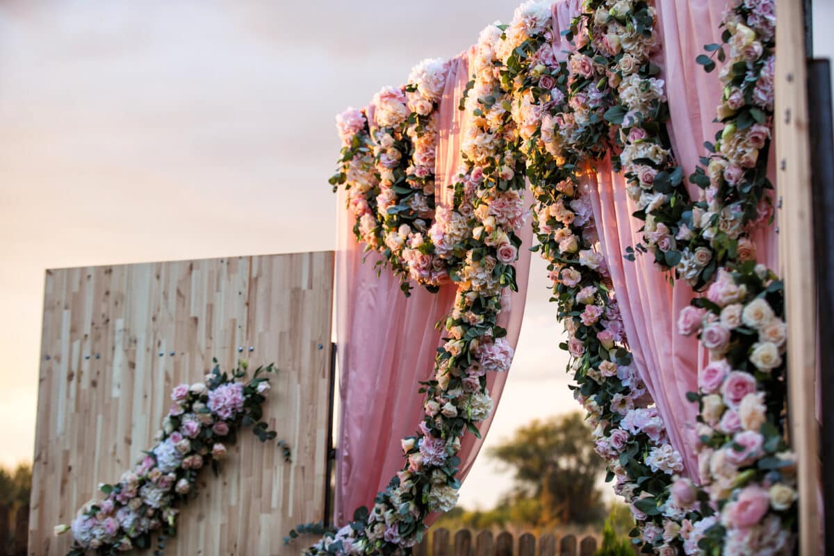 What is the importance of wedding decorations?