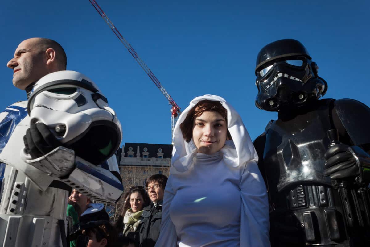How do you incorporate Star Wars into a wedding?