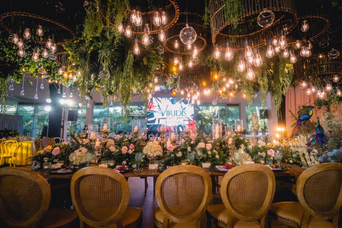 What wedding themes are trending?