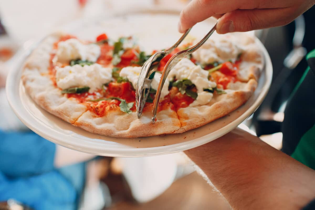 Is it okay to have pizza at a wedding?