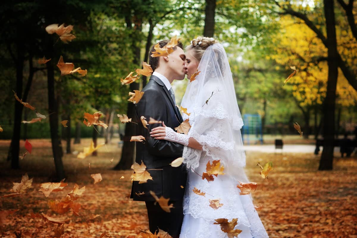 Is fall a good time to get married?