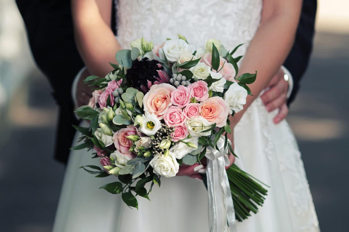 What are different styles of bouquets?
