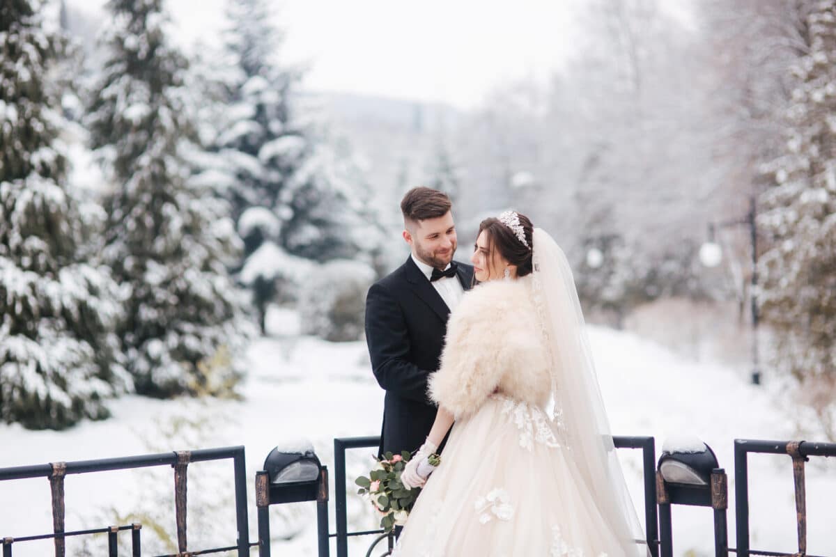 What does snow mean on a wedding day?