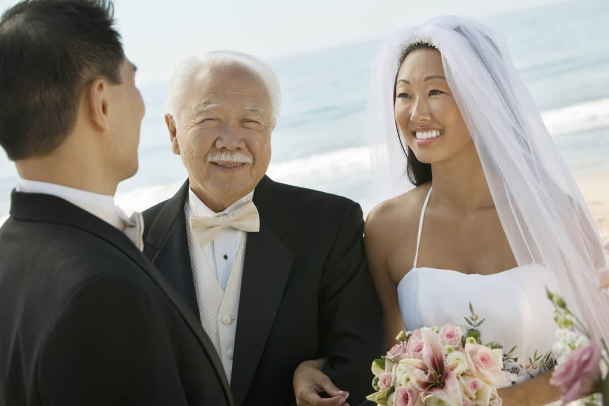 How do you start a father of bride speech?