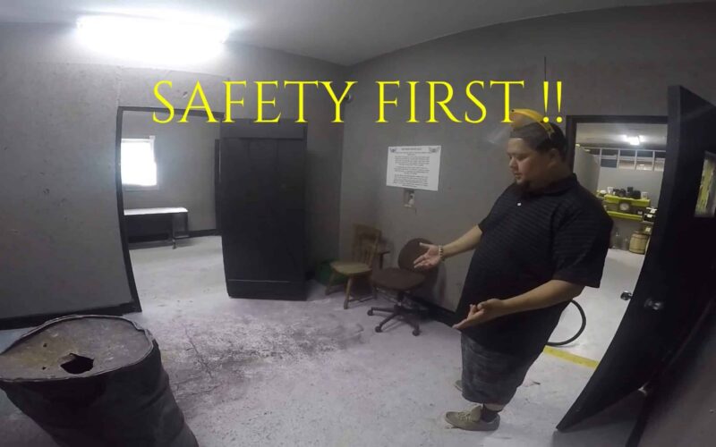 What Happens If I Hurt Myself in a Rage Room: Navigating Injuries in Controlled Destruction Spaces