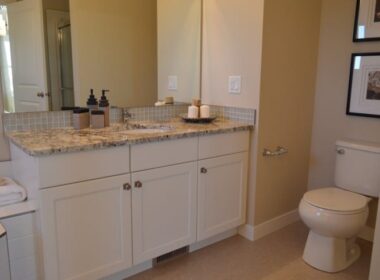 What Size Mirror for a Bathroom Vanity? (Including Charts/Tables)