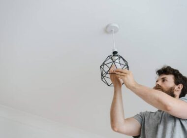 Removing A No-Screws Bathroom Ceiling Light Cover