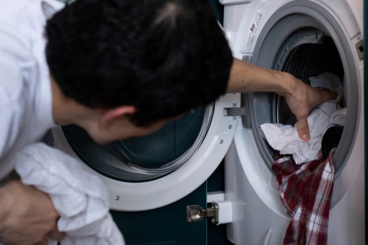 How to Wash White, Black, or Colored Clothes