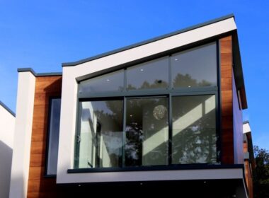 Laminated Glass vs. Acrylic Soundproofing: Which Is Better?