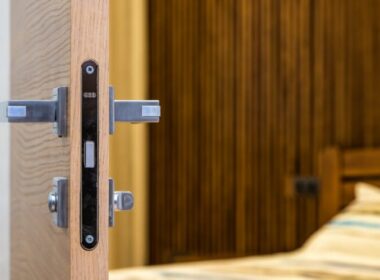 Samsung Electronic Door Lock Not Working (Troubleshooting Guide)